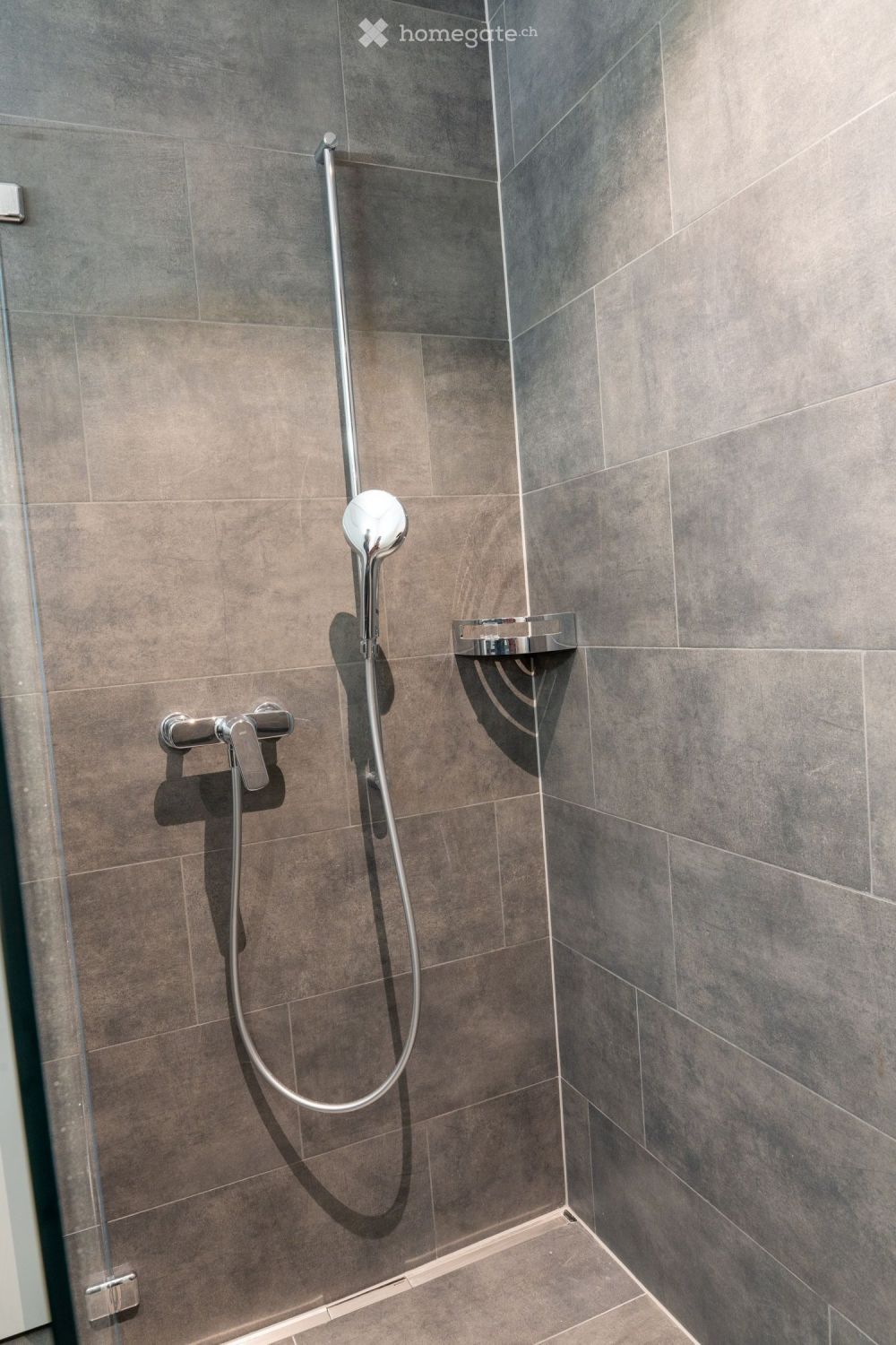 Moderne 4.5-Zimmer-Neubau-Wohnung mit Blick über Hausen - Bild 12