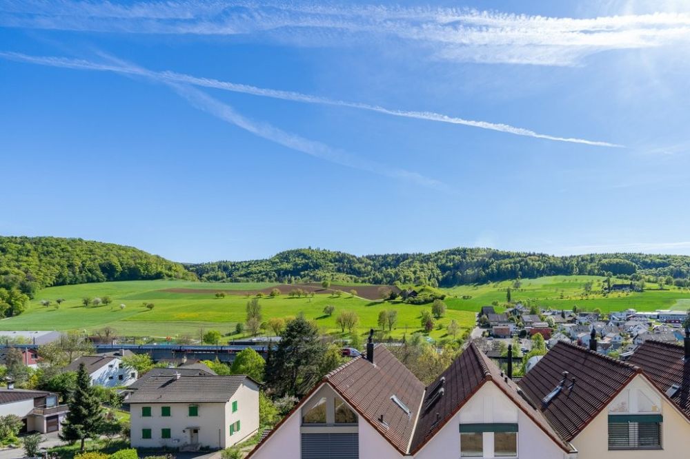 ERSTVERMIETUNG - 6.5-Zi.-Reiheneinfamilienhaus mit PV-Anlage - DSC02494.jpg