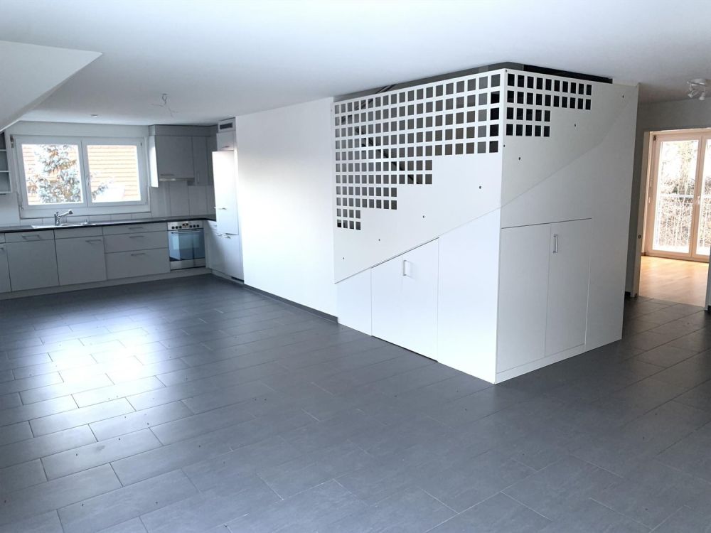 Ruhig gelegene 5.5-Zimmer-Maisonette-Wohnung in Bahnhof-Nähe - Wohnzimmer