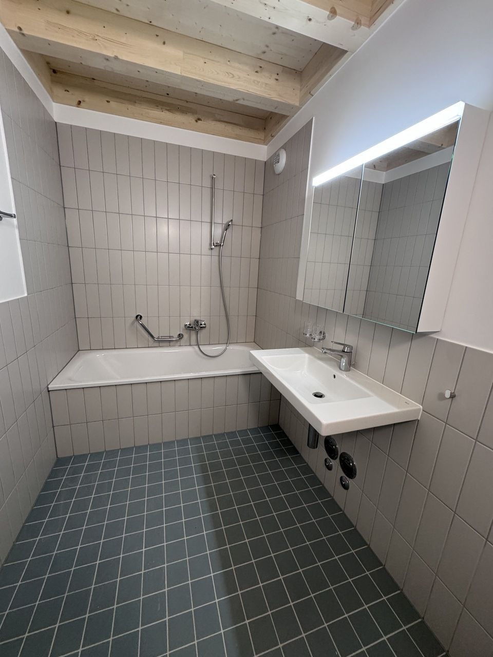 Estavayer-le-Lac, à louer, appartement de 3.5 pièces, 84 m2 + jardin - Bild 6