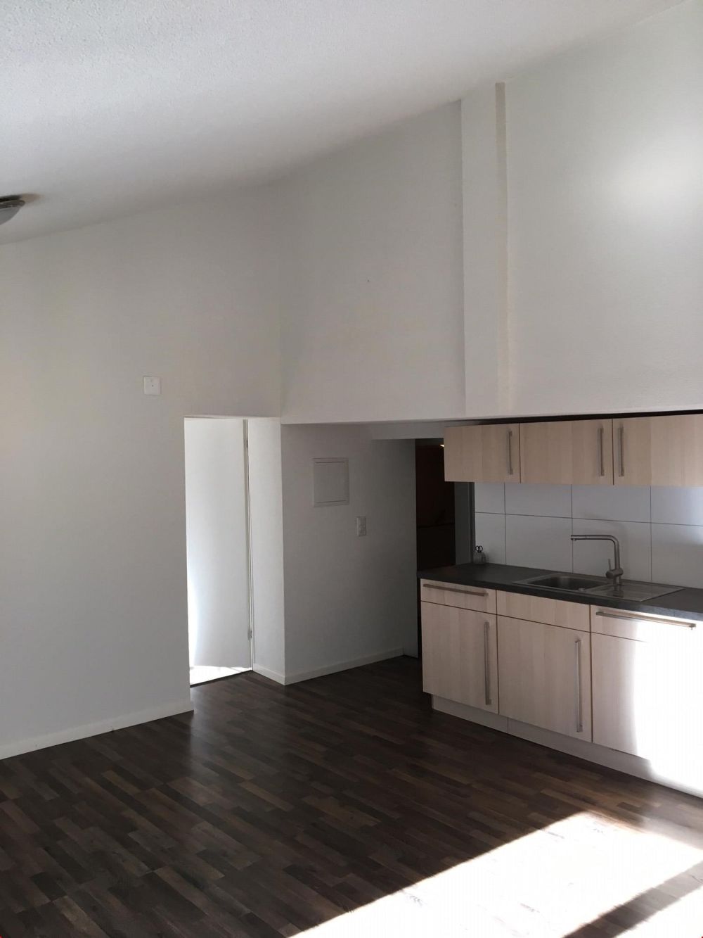 Charmante 3.5 Zi Dachwohnung - per 1.7. - Bild 2