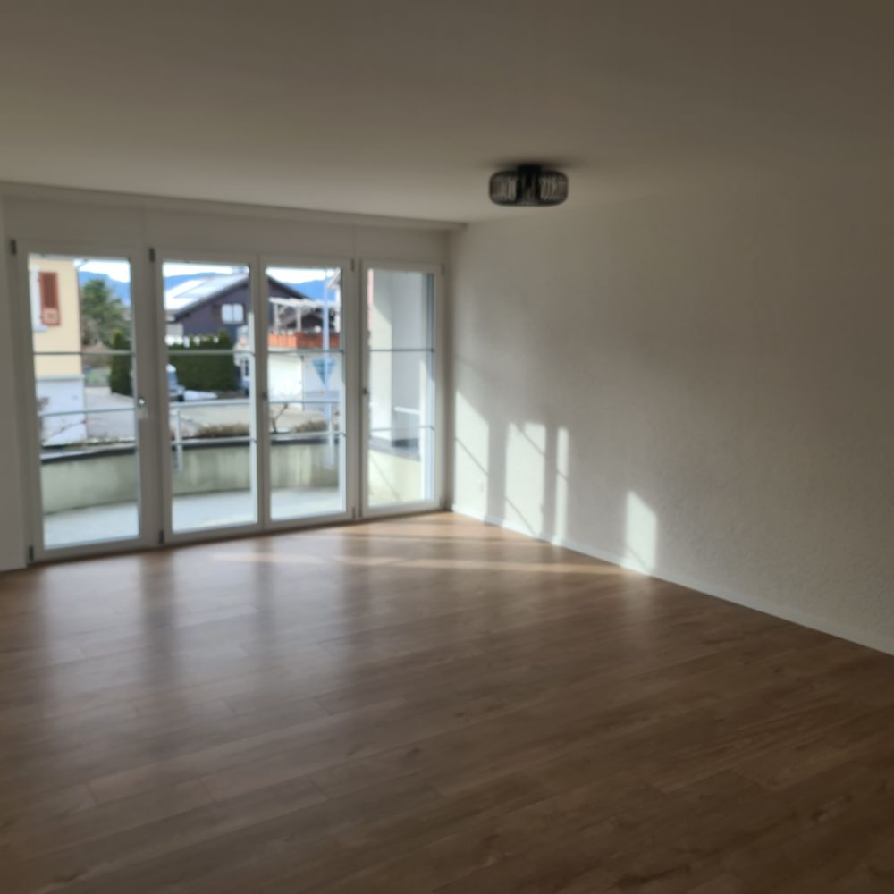 Grosszügige 5.5 Zimmer Wohnung im Dorfkern inkl. Einzelgarage - Bild 3