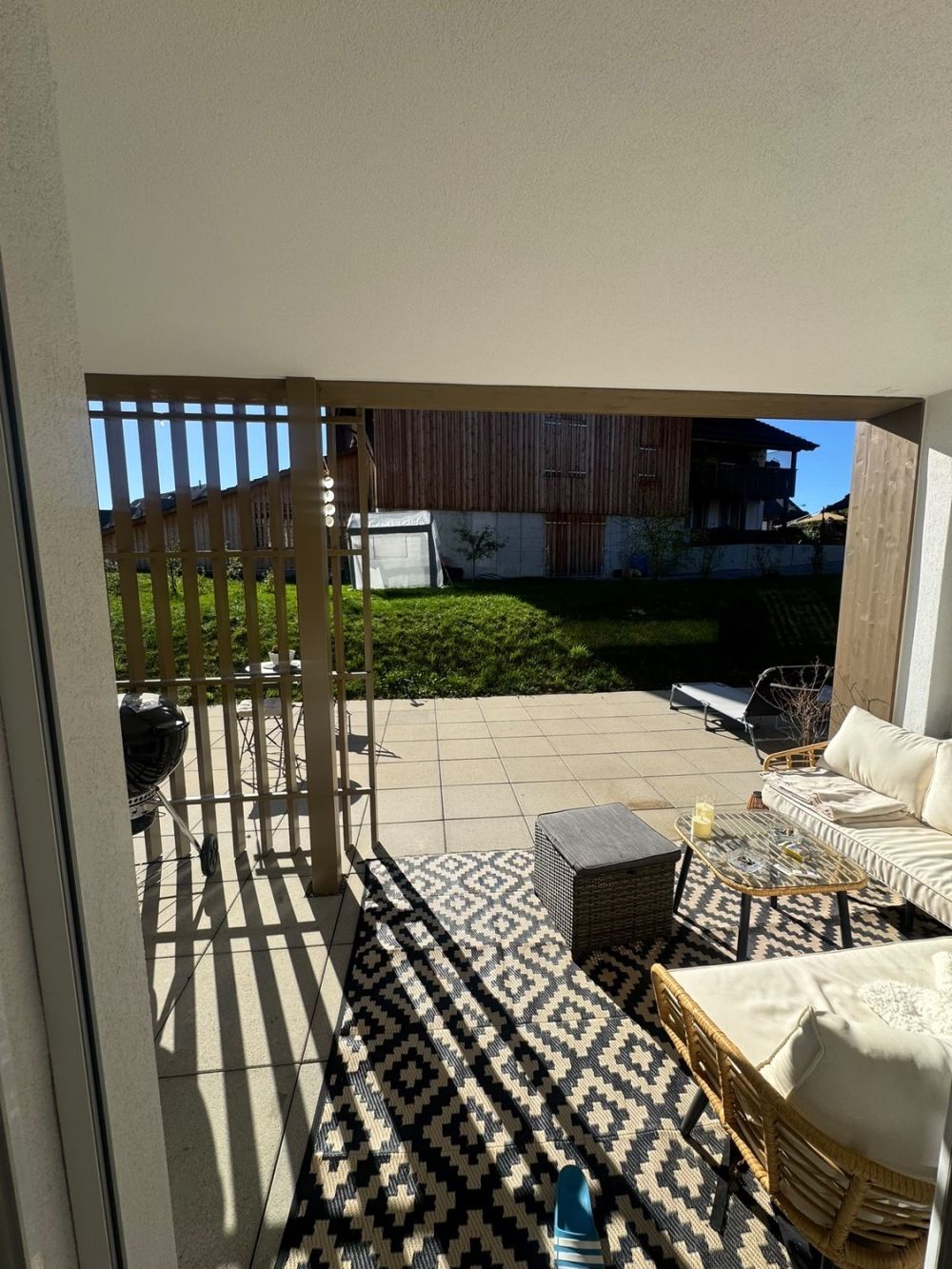 Helle 3½-Zimmer-Wohnung im Erdgeschoss mit grosser Terrasse in Dielsdorf - Terasse