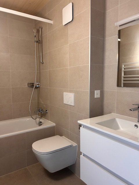 Logement 3.5 pièces au rez-de-chaussée - Salle-de-bains-WC