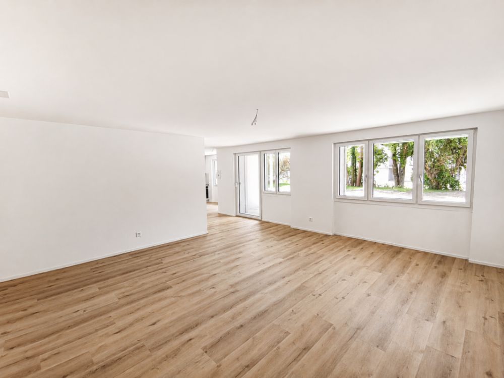 Neu renovierte 2.5-Zimmer-Wohnung mit privatem Sitzplatz - Bild 4