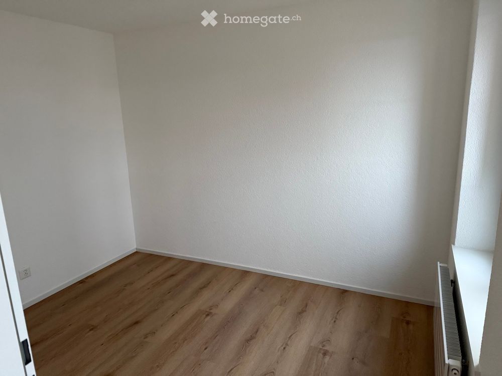 Erstbezug nach Totalsanierung – zentrale 3.5-Zimmerwohnung mit Balkon in Näfels - Bild 4