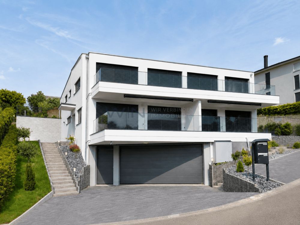 Wo Architektur zum Ausdruck von Anspruch wird - Doppelhaushälfte links