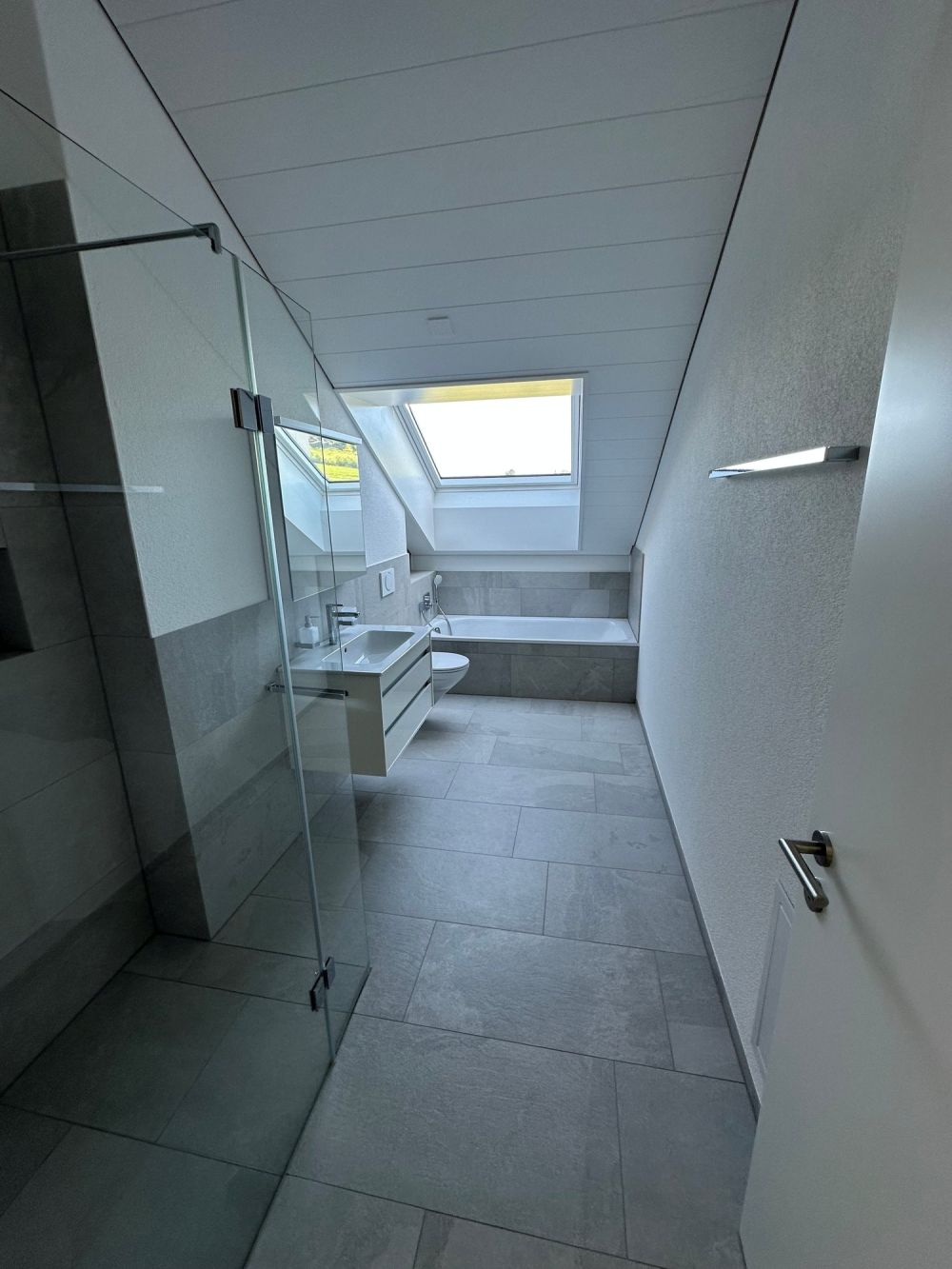 Moderne 4.5-Zimmer-Neubau-Attikawohnung mit Balkon in Reinach - Bild 8
