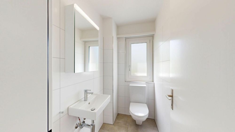 Attraktive 3.5-Zimmerwohnung mit sonnigem Balkon - Erstbezug nach liebevoller Gesamterneuerung - Bad / WC