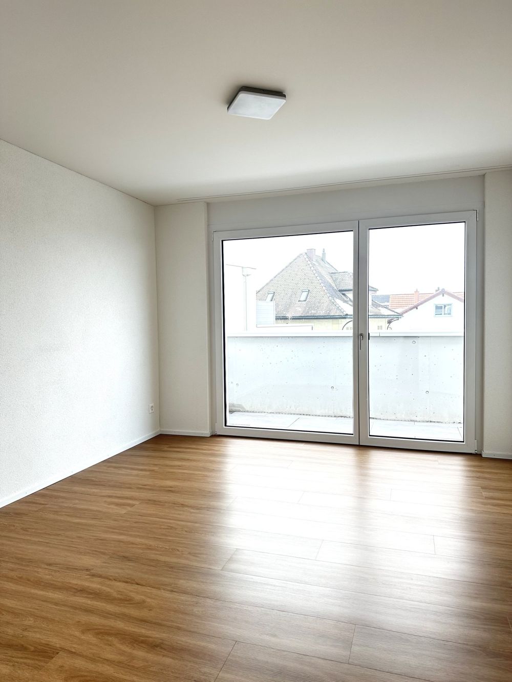 Gross, grösser, 100m2 Wohnfläche mit grosser Terrasse! - IMG_2531