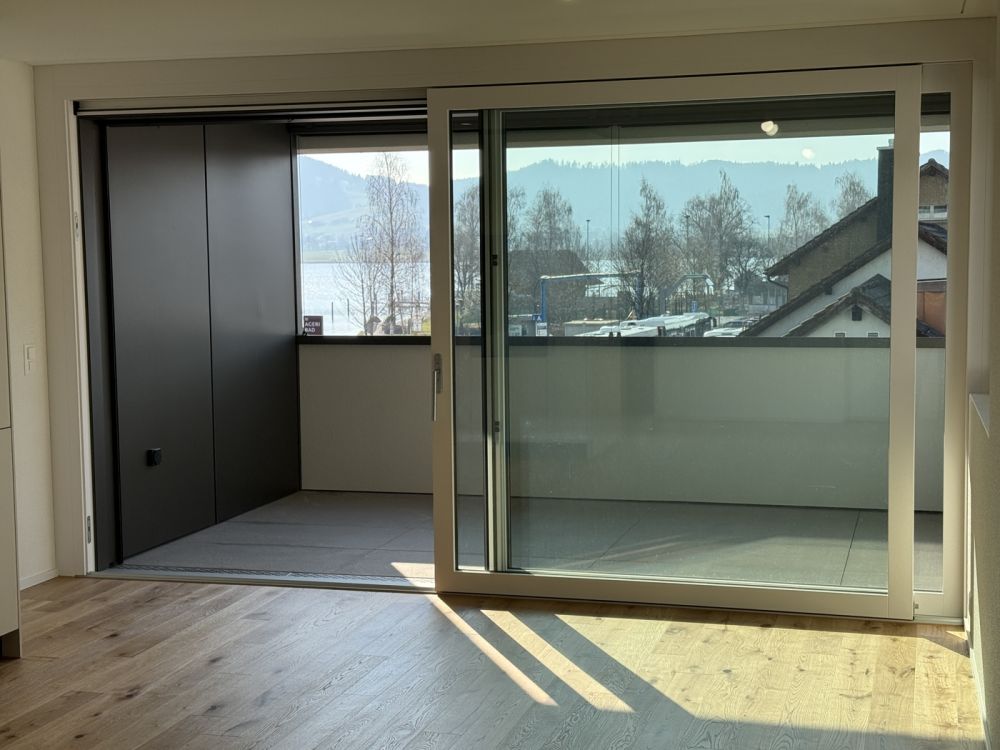2.5 ZIMMERWOHNUNG 1. OBERGESCHOSS - Ausgang auf Balkon