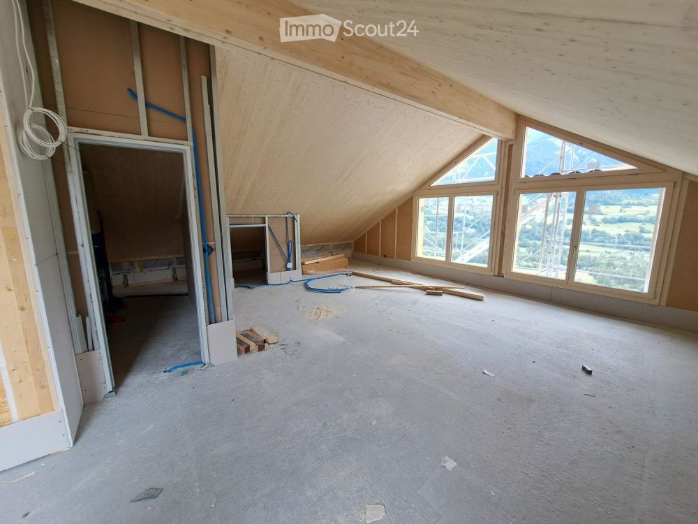 Moderne 3.5-Zimmer-Dachwohnung im Neubau in Cazis - Bild 1