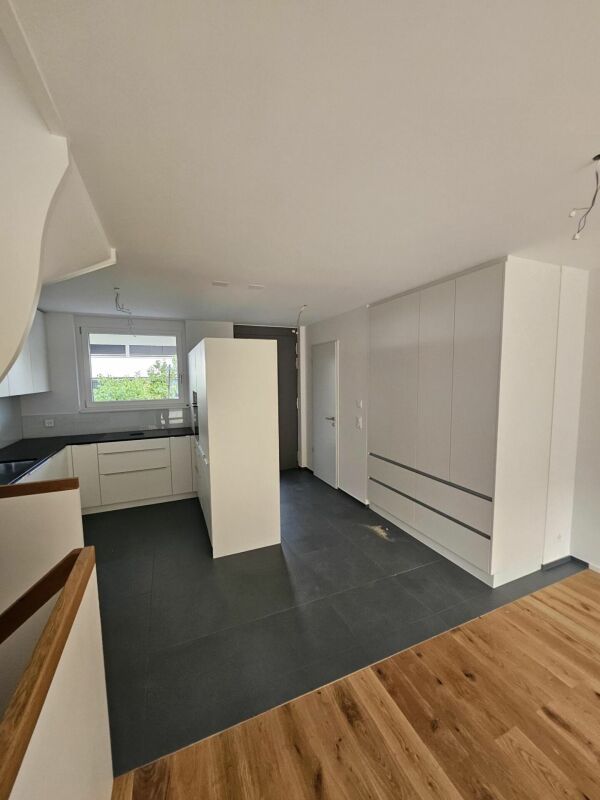 Modernes 5.5-Zimmer-Reihenhaus mit Garten in Ettingen - Erstbezug - Bild 2