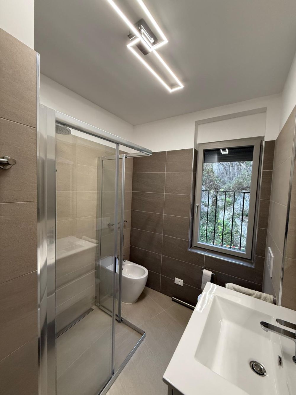 Nuovo appartamento al piano attico immerso nel verde e nella natura - Bild 9