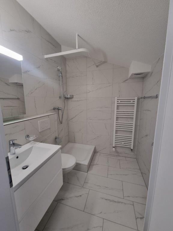 Charmant appartement sous les toits de 1 pièce à Valbirse - Bild 2