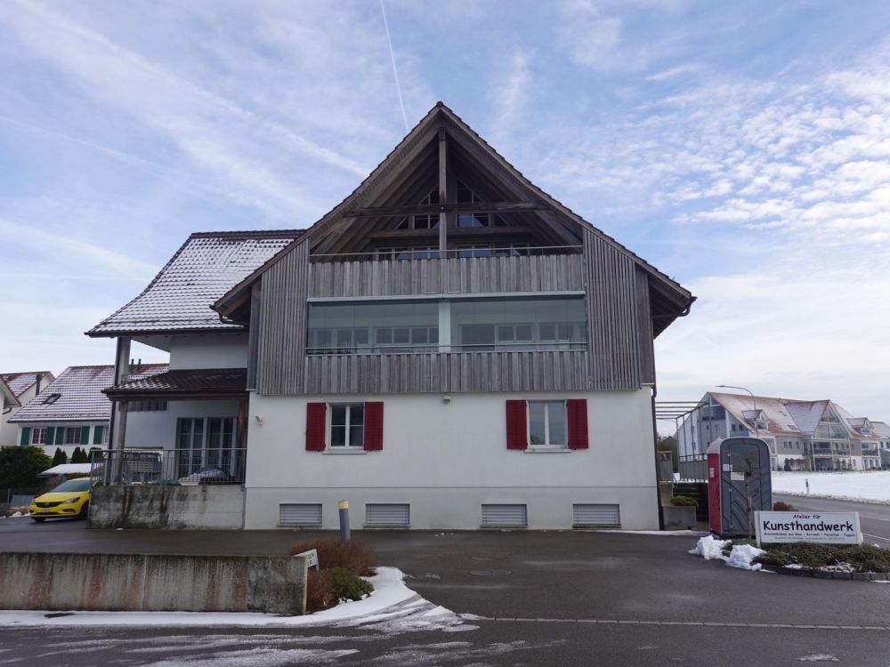 Neubau - 5.5-Zimmer-Dachwohnung mit grosser Galerie und zwei Balkonen - Aussenansicht