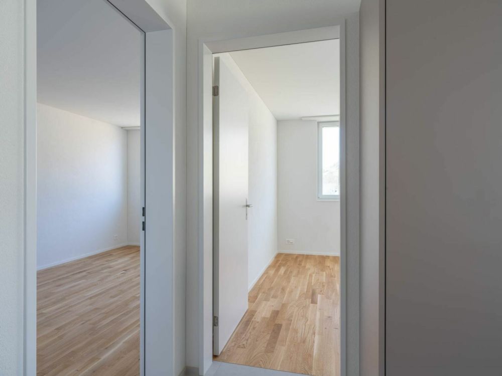 Neues 8.5-Zimmer-Doppeleinfamilienhaus mit grosszügigem Garten - Bild 12