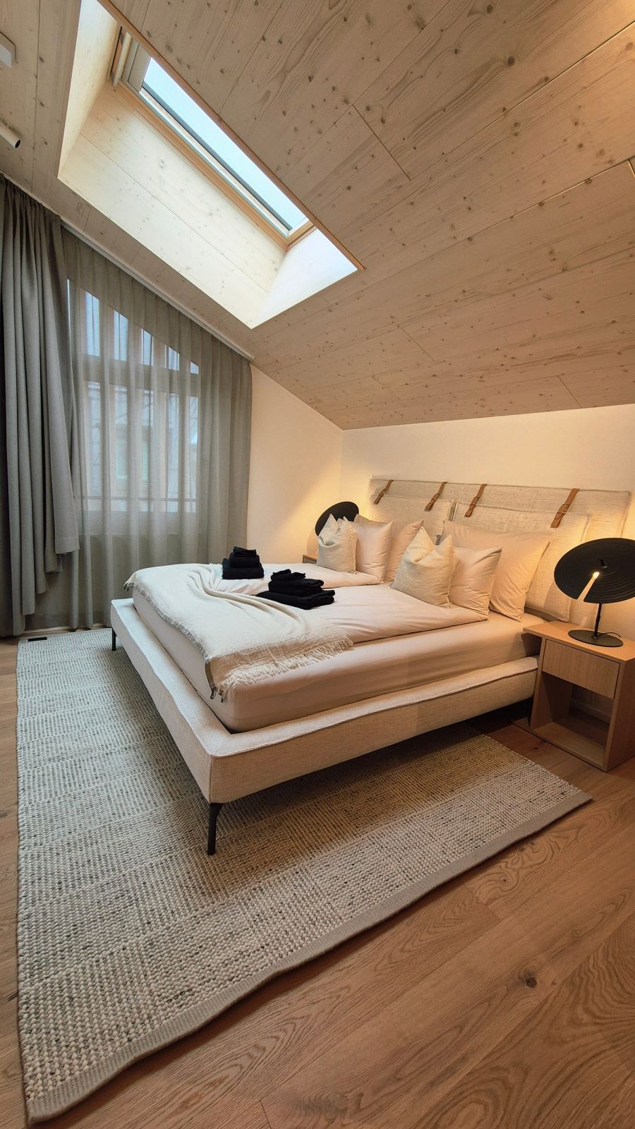 Ein Penthouse über den Dächern von Andermatt – modern, warm & alpin - Bild 5