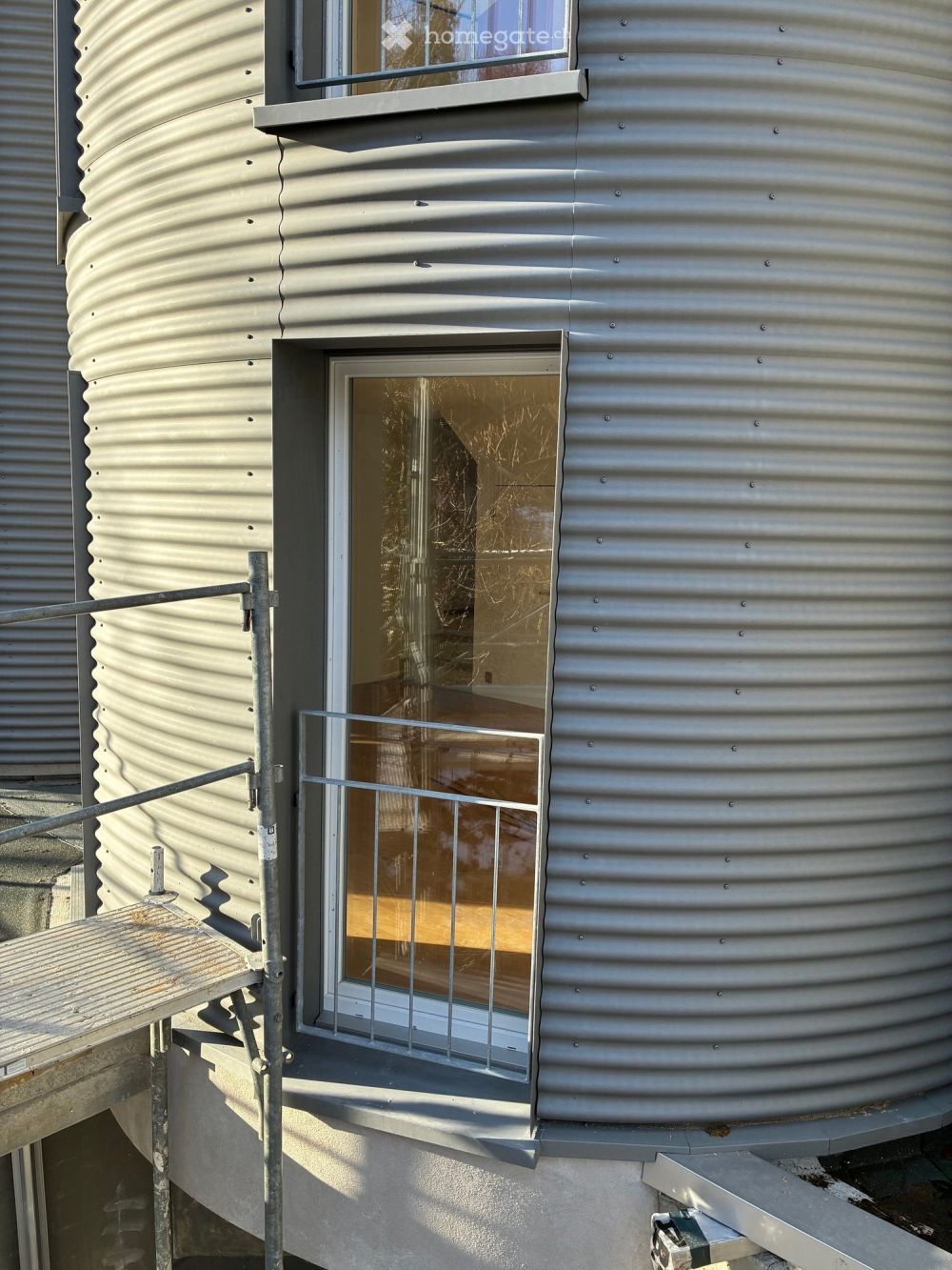 Charmante 2.5-Zimmer Maisonettewohnung mit Balkon an zentraler Lage in Hinwil - Bild 2