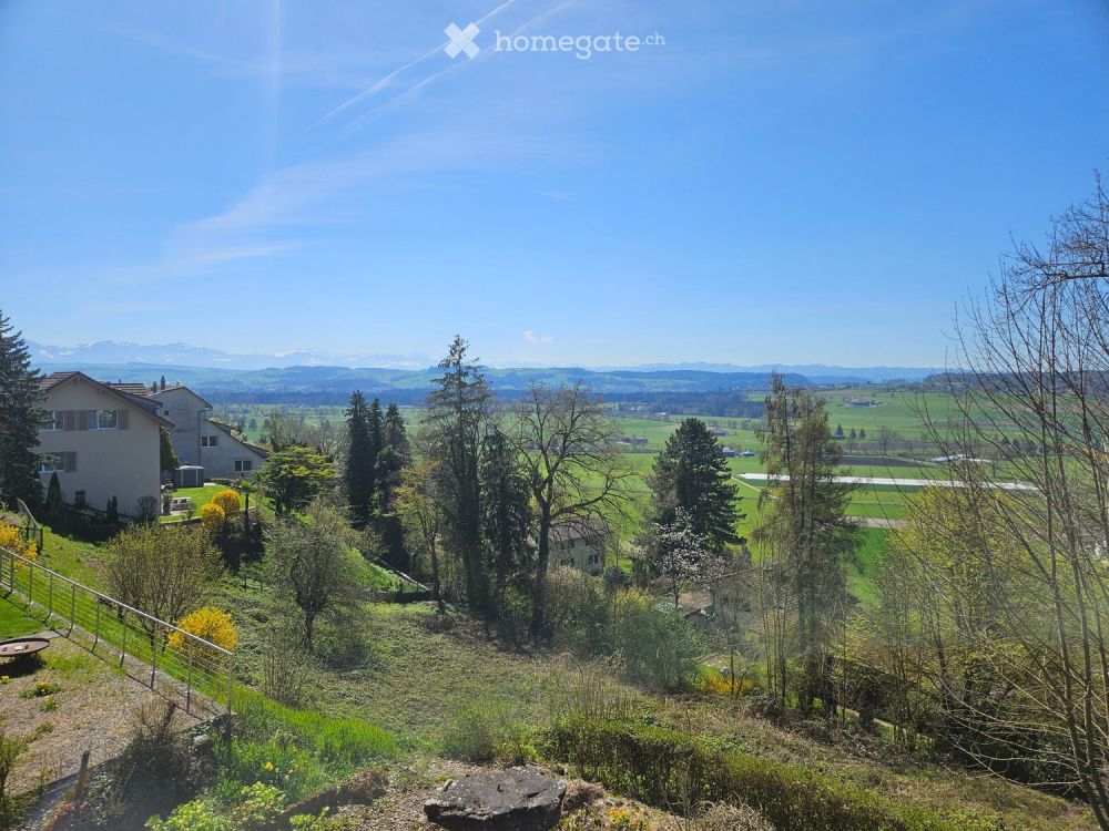 Erstbezug: 4.5 Zimmer Wohnung mit Panoramablick & Sitzplatz - Bild 1