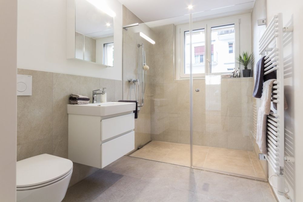 Exklusiv und zentral wohnen an idyllischer Lage - Dachsen_3.5Zi_Duschbad1 (2)-1