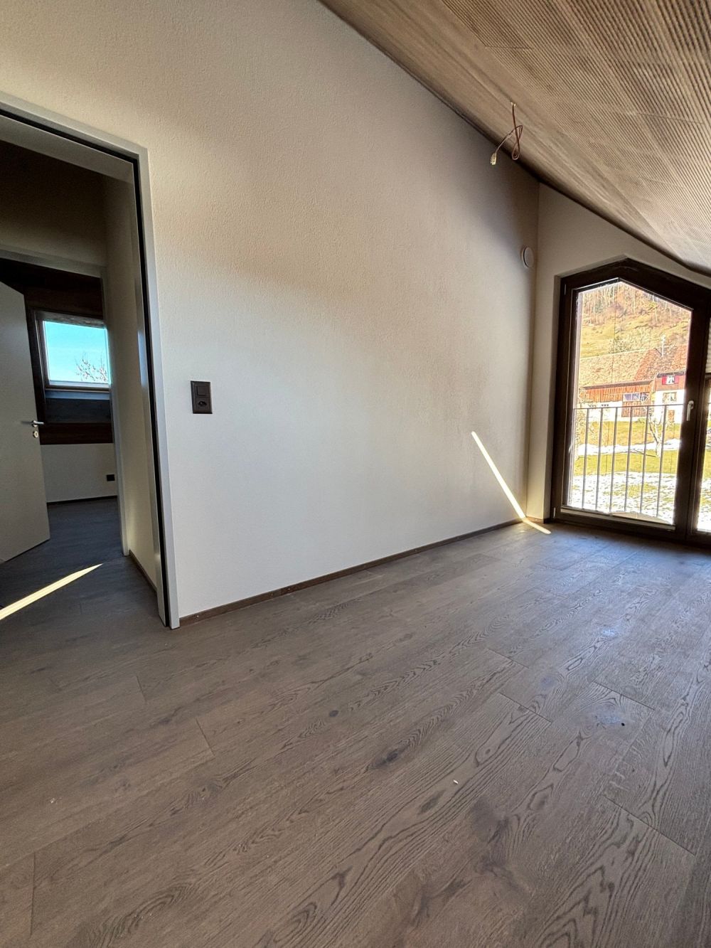 Moderne Neubau 4.5-Zimmer-Maisonette-Wohnung in naturnaher Lage - Bild 11