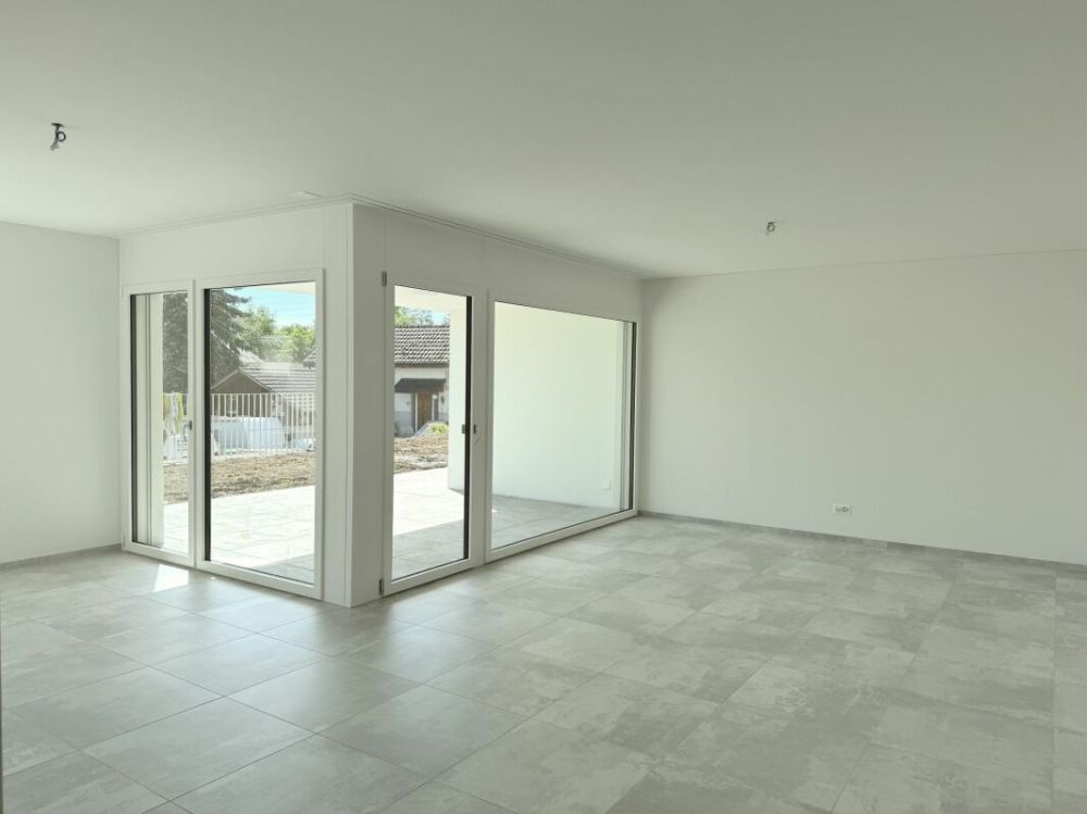 GROSSZÜGIGE PARTERREWOHNUNG MIT GEDECKTEM SITZPLATZ - Bild 3