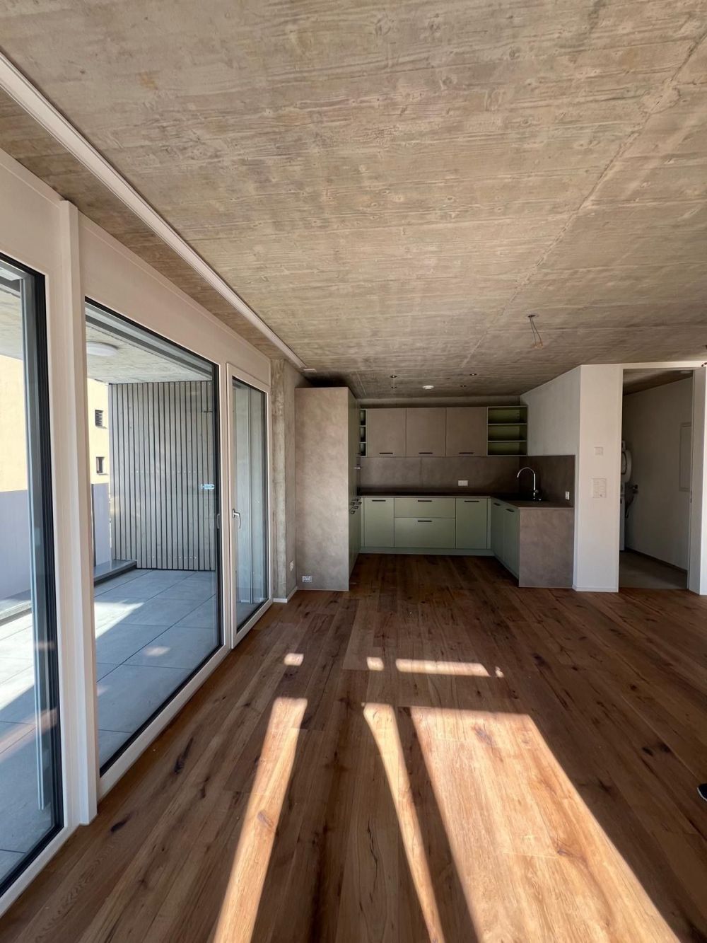 Ab 1.12. - 80 m2 grosse, tolle 3.5 Zi Wohnung mit 17 m2 Terrasse/Balkon - Bild 2