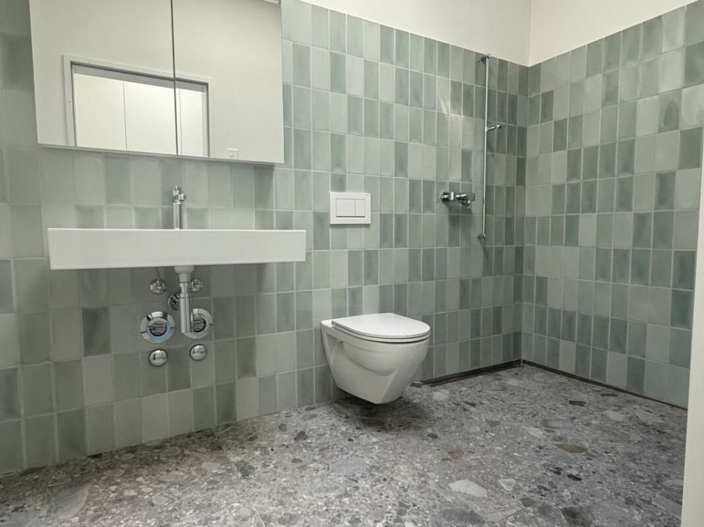 Erstbezug - 4.5 Zimmer-Wohnung - Überbauung Bawangs - Innenbad Materialisierung