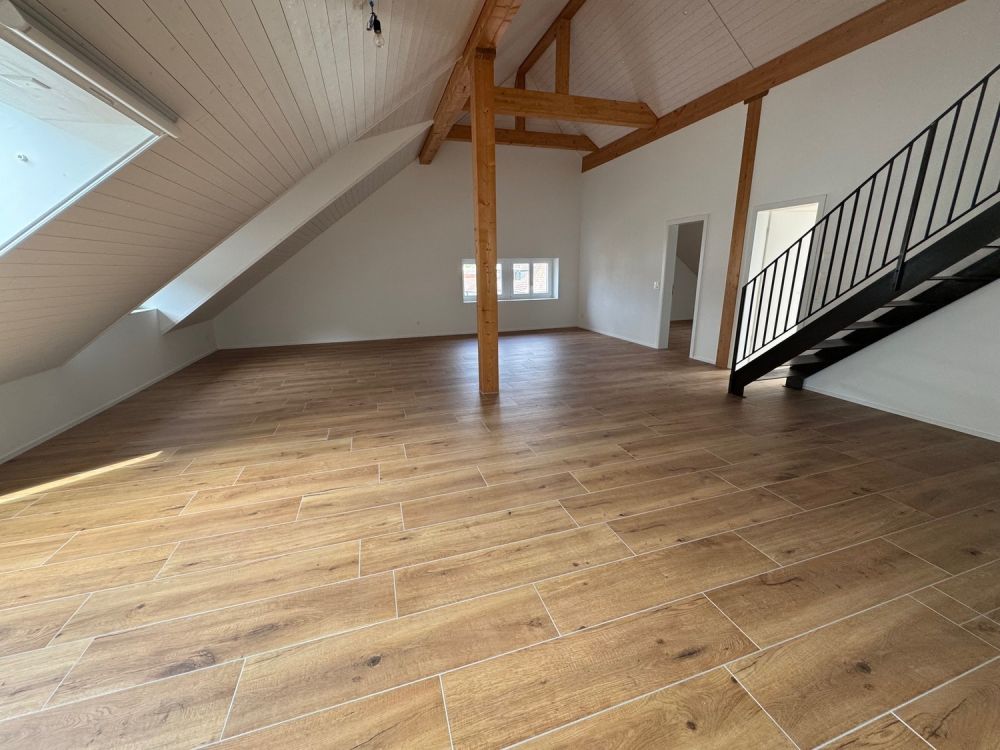 Top Dachwohnung - Erstbezug! - Wohnbereich mit Küche