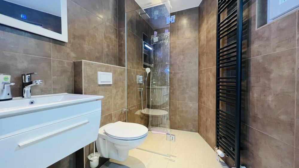 Neubau hochwertiges Top möbliertes Studio mit Klima, Parkplatz, Balkon - Bild 2