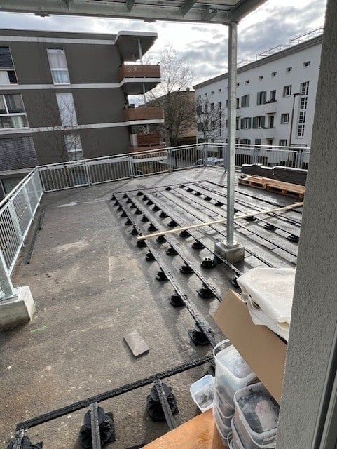 Erstvermietung nach Totalsanierung mit grosser Terrasse - Terrasse im Rohbau