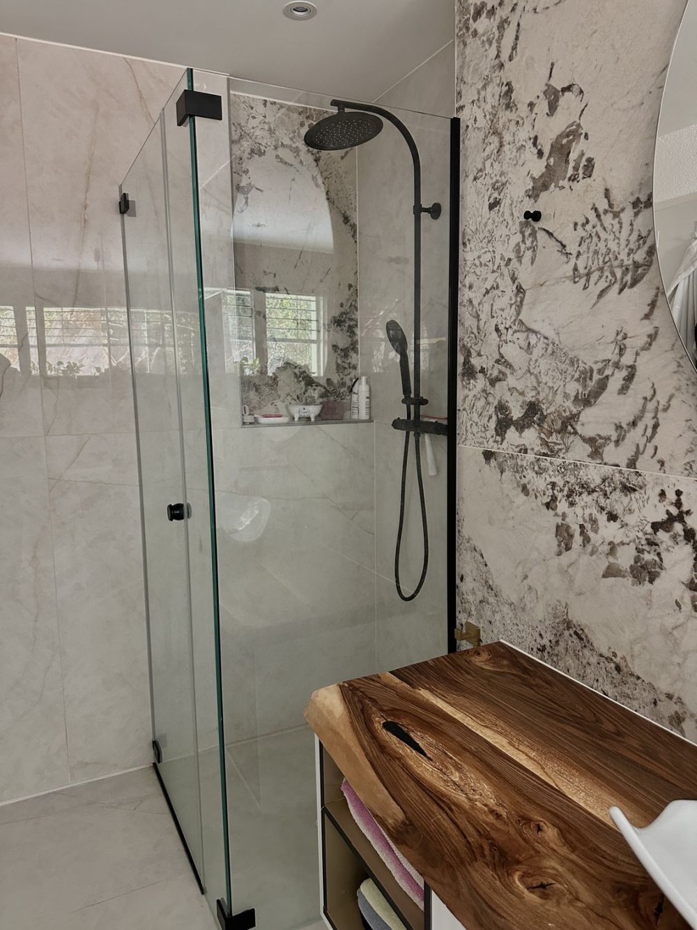 Moderne 4,5-Zi.-Wohnung mit Terrasse & Whirlpool in Umiken - Bild 9
