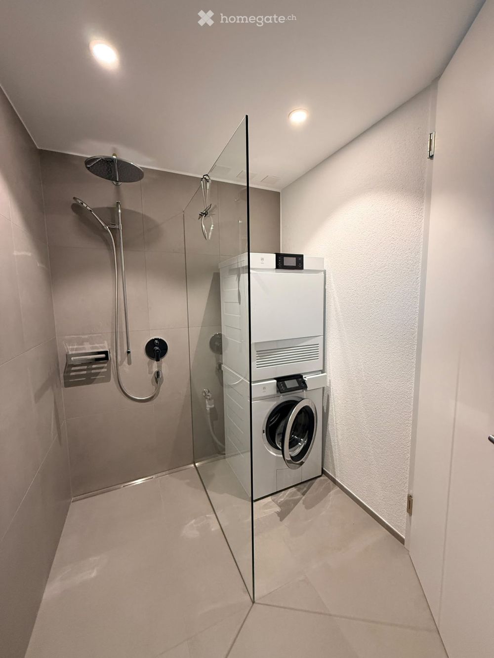 Erstbezug hochwertige 2.5-Zimmer-Attikawohnung mit grosser Terrasse & viel Privatsphäre - Bild 4