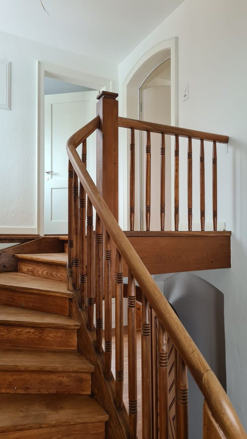 Erstvermietung nach Totalsanierung / Ihr neues Zuhause an der Buochserstrasse 39 in Stans - Etagentreppe