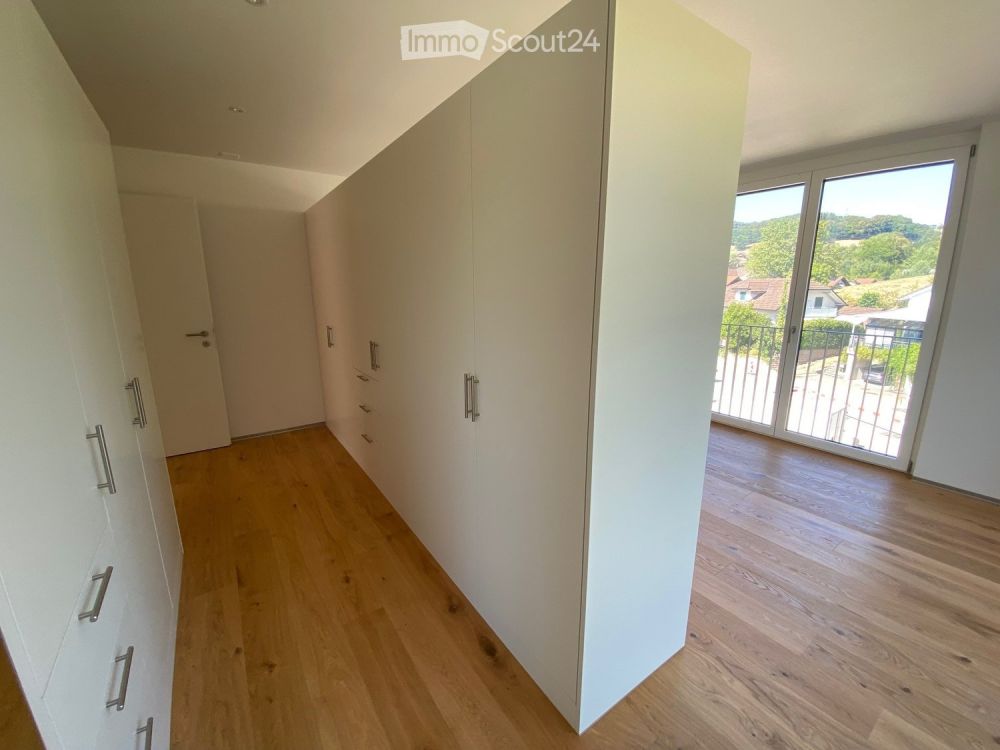 Erstvermietung: Topmoderne Wohnung im Eigentum Standard, Minergie effizient mit Solarstrom - Bild 4