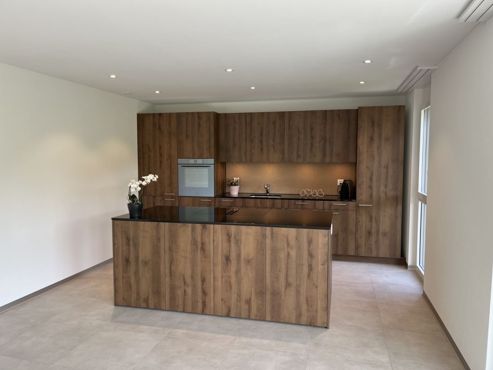 Moderne 4.5-Zi.-Wohnung, hochwertiger Ausbaustandard, Blick ins Grüne - Küche