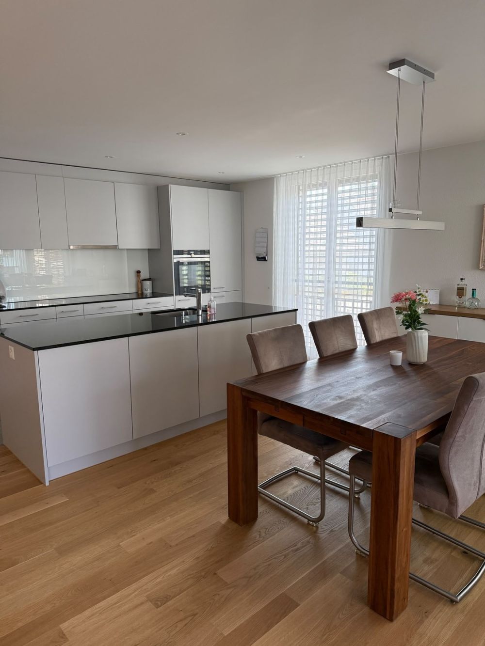 Moderne 4.5 Zimmer-Neubauwohnung - Bild 1