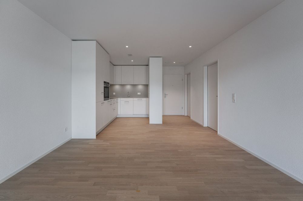 Moderne 1.5-Zimmer-Neubauwohnung im Römerpark - Wohnzimmer