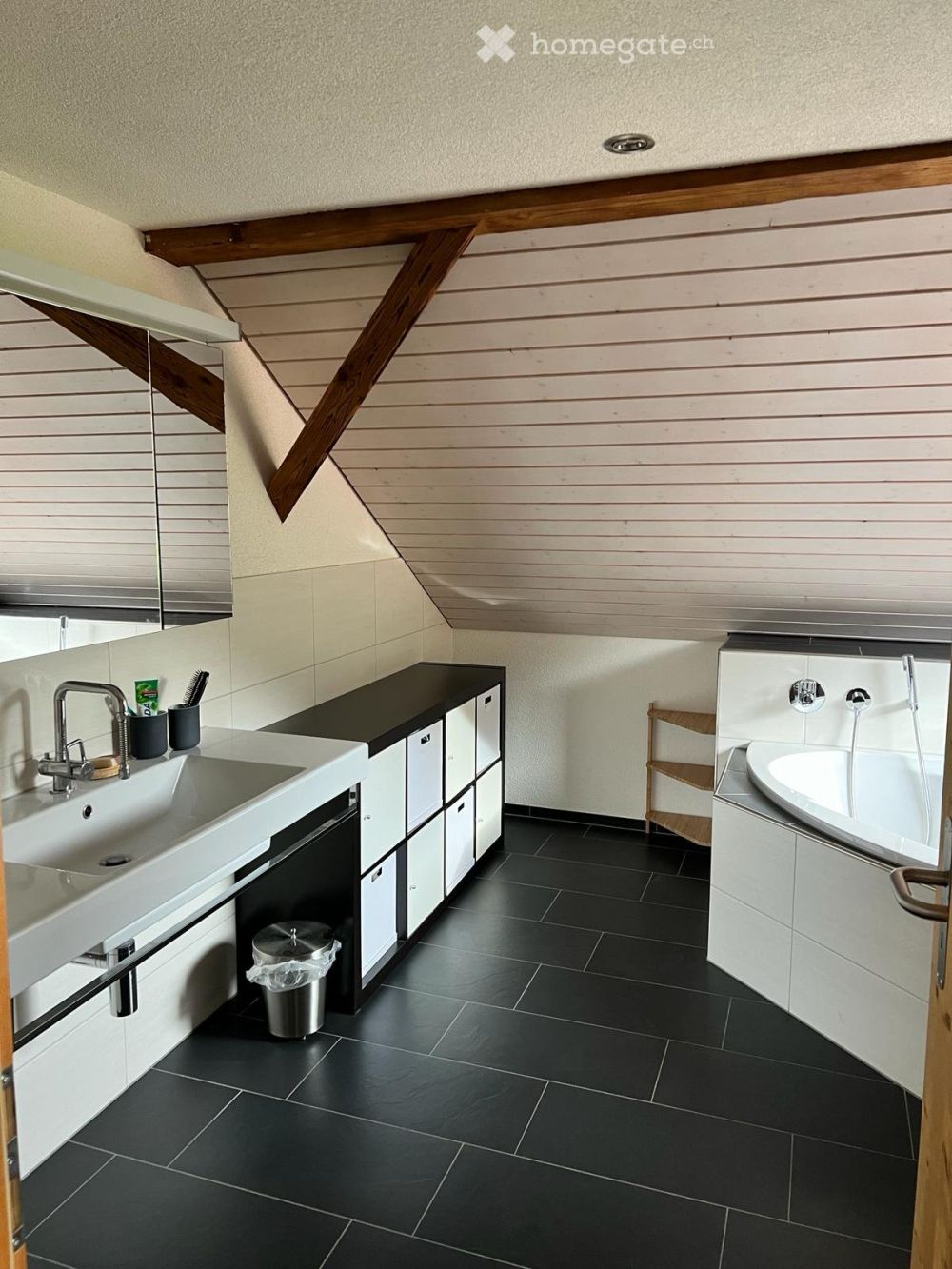 Charmante 5.5-Zimmer-Dachwohnung mit Aussicht in Au TG - Bild 3