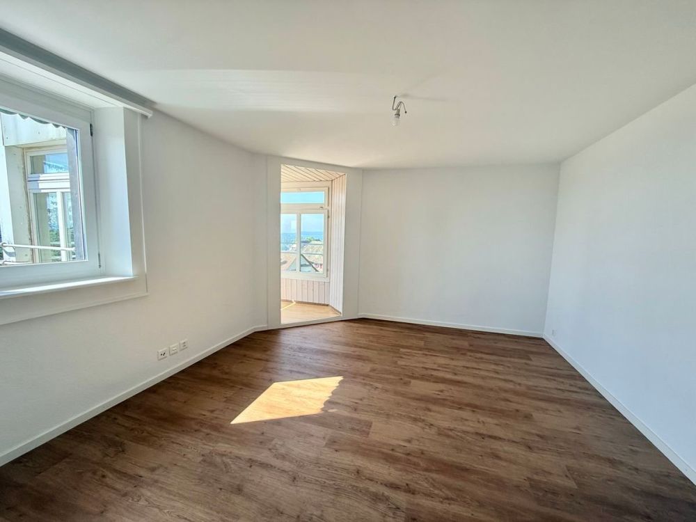 Magnifique appartement 2.5 pièces entièrement rénové - cadre moderne avec vue dégagée - Bild 6