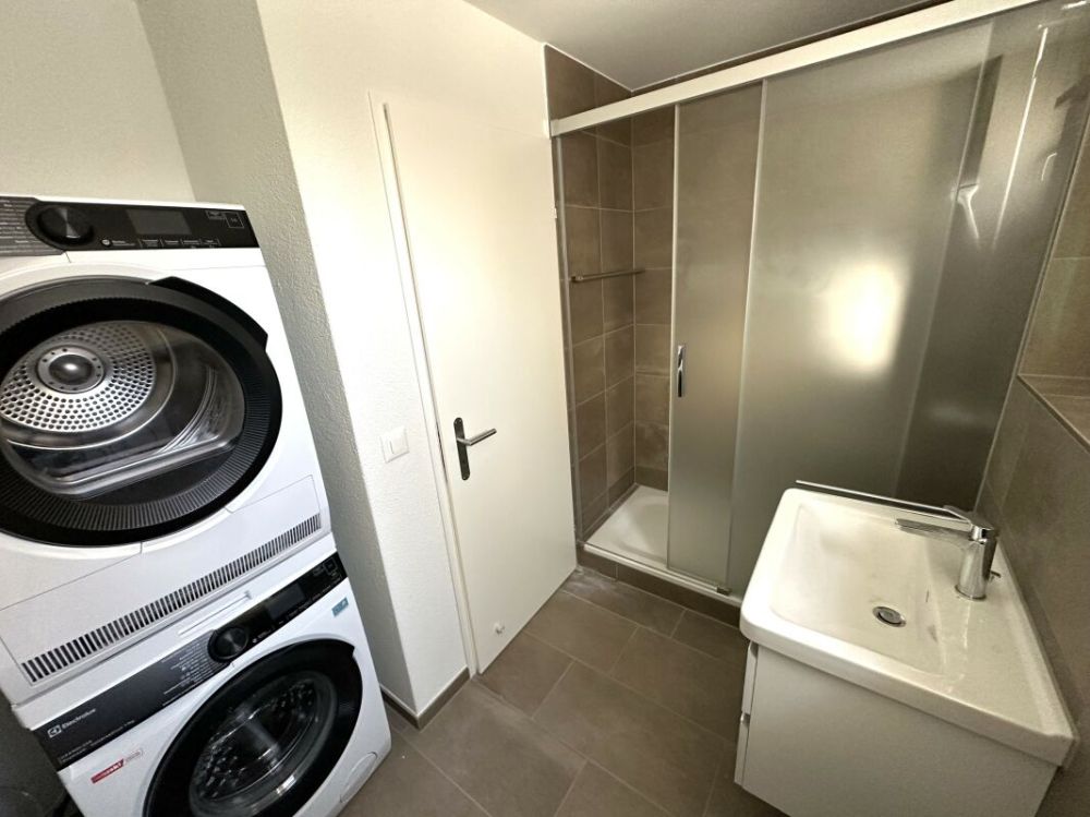 Erstvermietung nach Komplettsanierung - Badezimmer