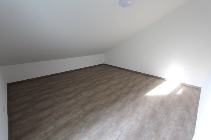 3.5 Zi-Wohnung mit Balkon und Eigenen Waschturm - Bild 8
