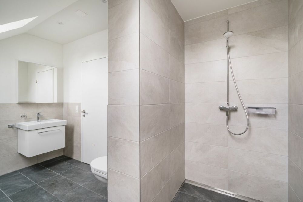 Raffinierte 3.5-Zimmer-Neubaudachwohnung mit offener Galerie und Mansardenzimmer - Bild 4