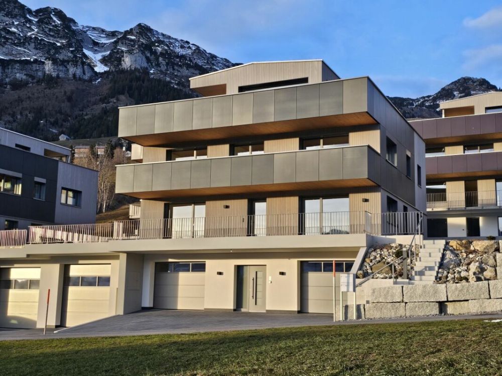 Einfamilienhaus mit Einliegerwohnung mit einmaliger Aussicht - Aussenansicht