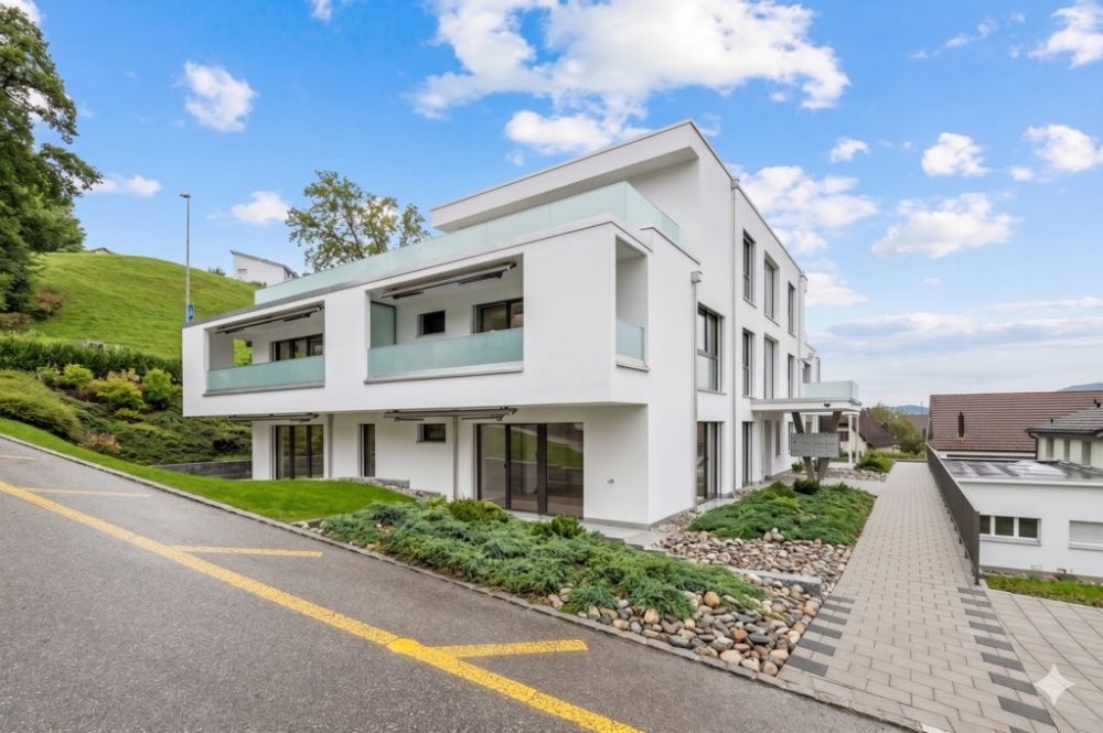TOPMODERNE 2.5-ZIMMER-WOHNUNG IN MENZIKEN - Bild 1