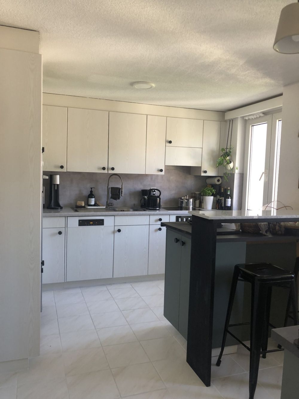 Sehr Grosse, helle und schöne Wohnung - zentral - Bild 4
