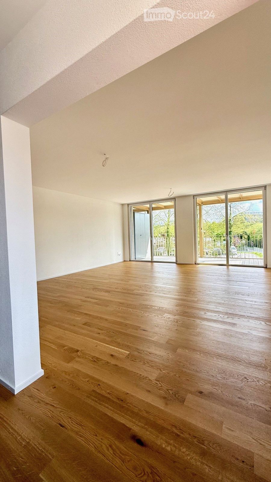 Moderne grosszügige 3.5-Zimmer-Neubauwohnung mit Balkon und Aussicht - Bild 6