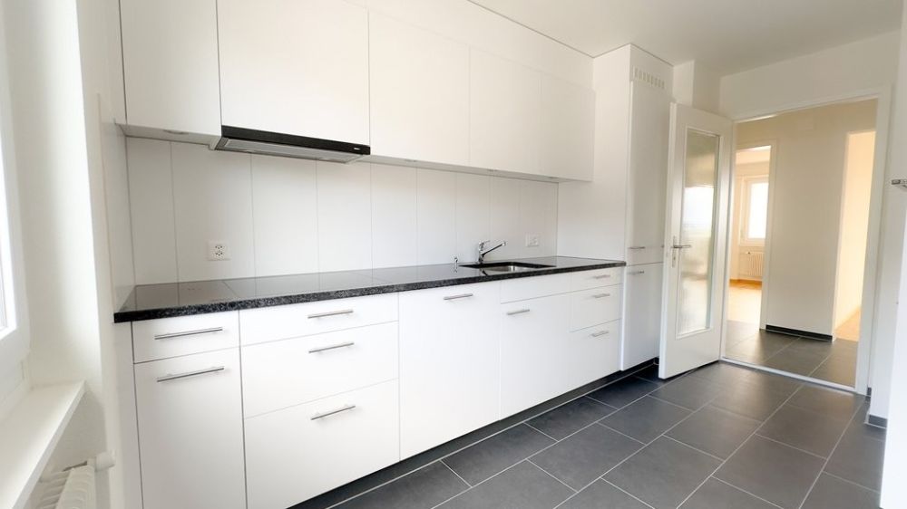 Totalsanierte 4 Zimmerwohnung mit grossem Balkon - Küche