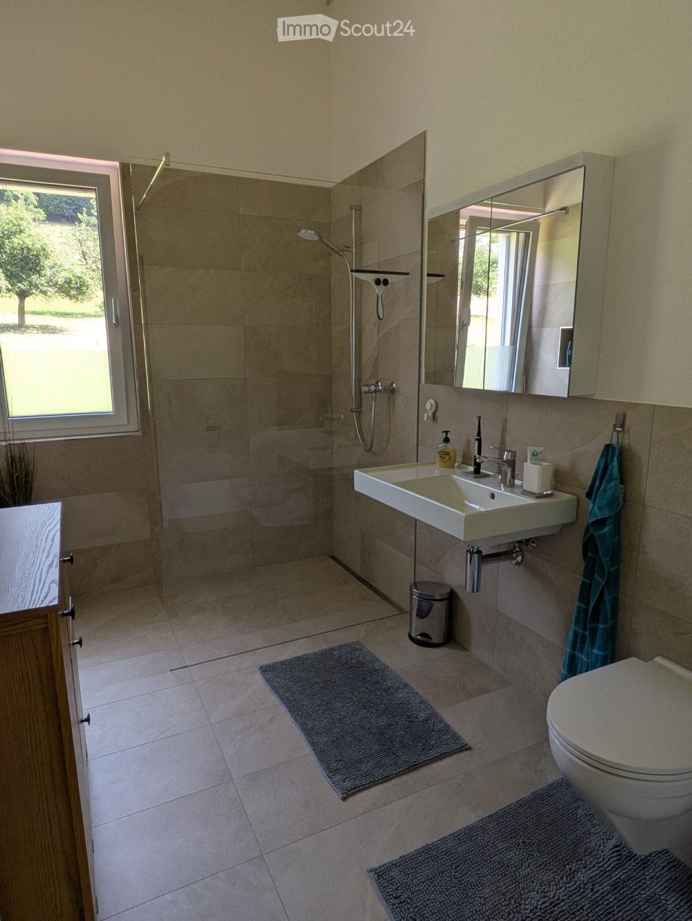 Modernes 5.5-Zimmer-Einfamilienhaus, ruhige Lage, idyllisches Flair mit Bergblick - Bild 2